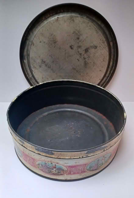 Photo of free Vintage Quality Street tin (1950s/1960s) - a bit tatty! (Primrose LA1) #3