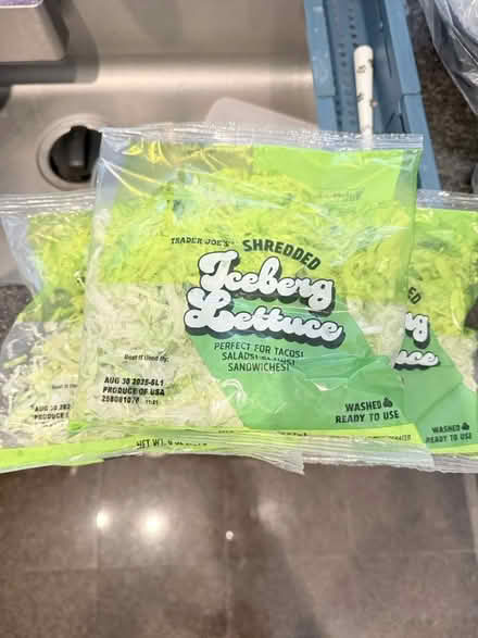 Photo of free 3 bags of lettuce BBD 8/30 (Midtown west) #1