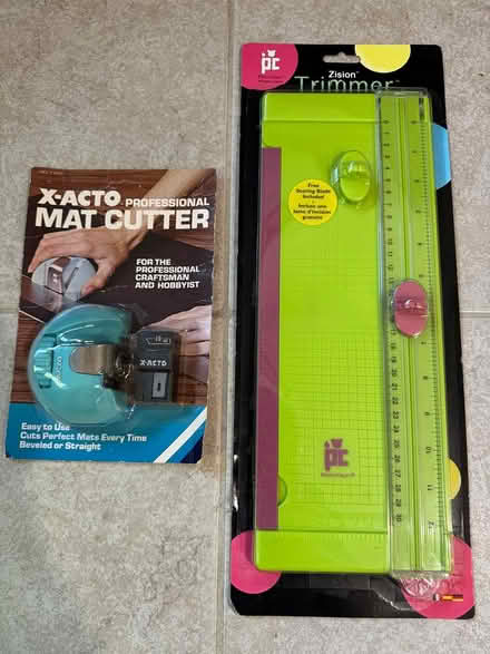 Photo of free Mat and paper cutters (Swarthmore) #1