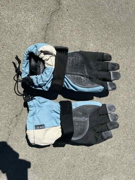 Photo of free Snowboard gloves (large) (Mountain View nr train station) #1