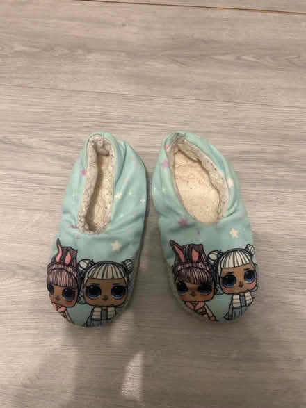 Photo of free Slippers (Battersea Sw11 3EP) #2