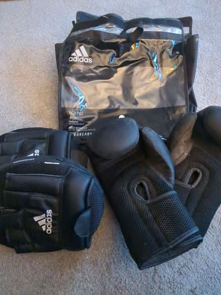 Photo of free Adidas Aeroready 14oz boxing gloves & pads (Harpenden AL5) #1