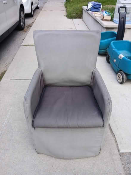 Photo of free Various items at curb (Bloor St W & Jane St) #4