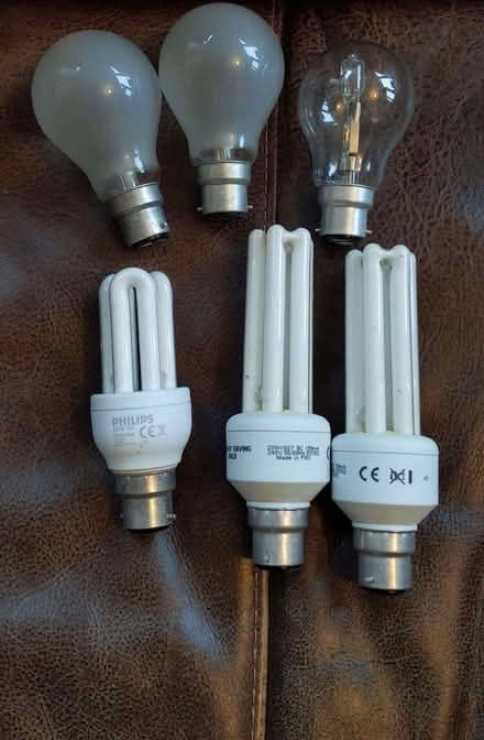Photo of free Working bayonet lightbulbs (Queen Edith's Ward CB1) #1