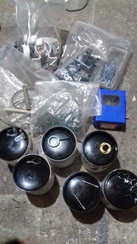 Photo of free assorted cable and pipe clips (Quinton B32) #1
