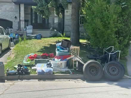 Photo of free curb alert lots of free stuff (North York 401 & Allen BathLAW) #1