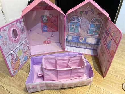 Photo of free Dollhouse (Se279) #3