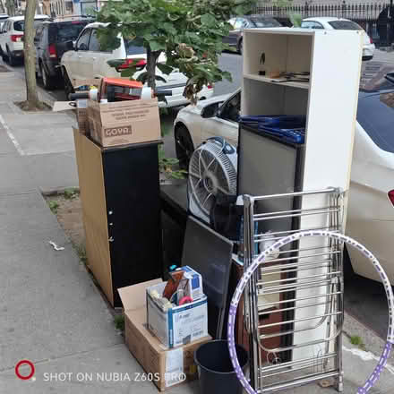 Photo of free curb alert! more free stuff (Washington Heights) #1