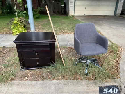 Photo of free Office chair, painting, end table (Settler’s Valley) #1