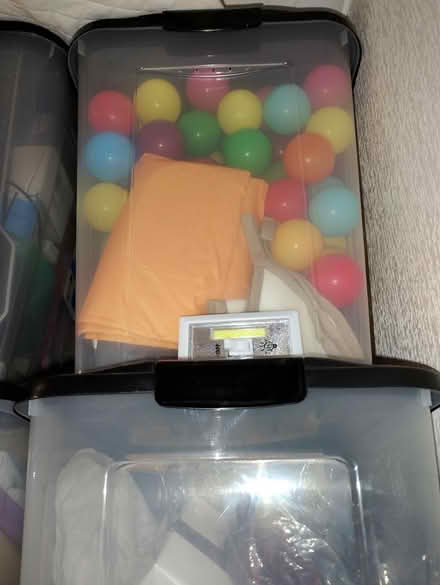 Photo of free tent, tunnel, ball pit & balls (Sheffield S14 1FL) #2
