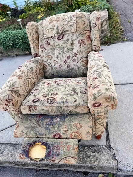 Photo of free Lay-Z-Boy Recliner (Everett near Chelsea) #3
