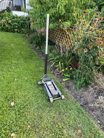Photo of free 3 ton floor jacj (Fair Lawn, NJ) #3