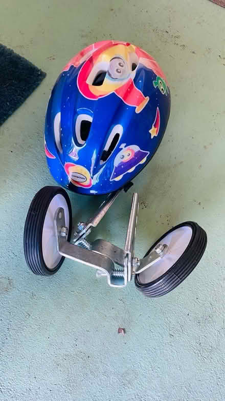 Photo of free Training wheels & bike helmet (SW a Bolingbrook/Romeoville) #1