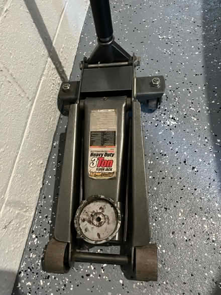 Photo of free 3 ton floor jacj (Fair Lawn, NJ) #1