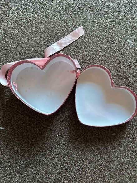 Photo of free Heart shaped gift box (Ashford TW15) #2