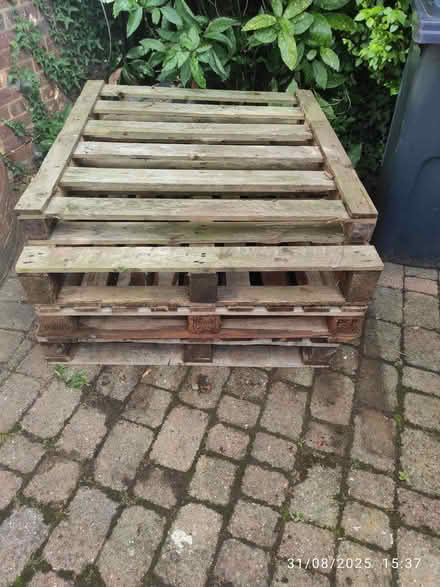 Photo of free Wooden pallets (Chesham HP5) #1