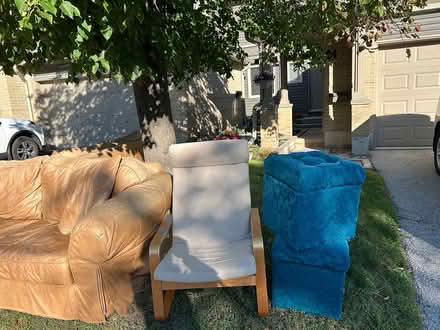 Photo of free Furniture - curb alert (L5L 5P5) #1