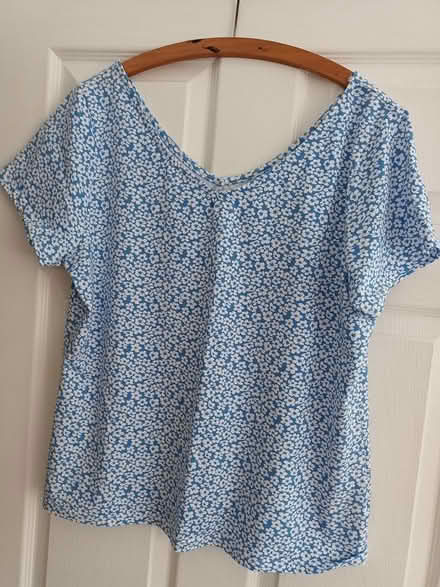 Photo of free 5 ladies tops size 18/20 (Melksham) #4
