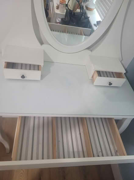 Photo of free Dressing table with mirror (tottenham N18) #2