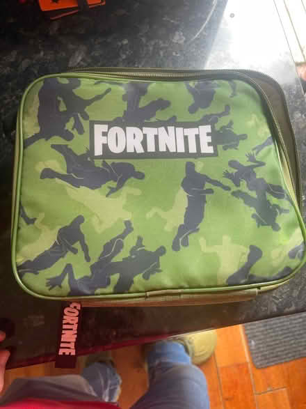 Photo of free Fortnite lunch box (Idle BD10) #1