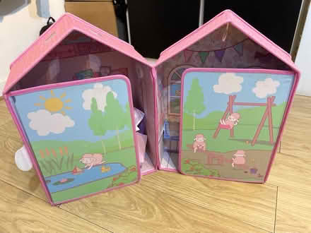 Photo of free Dollhouse (Se279) #2
