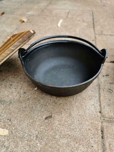 Photo of free Cast iron pots (Leighton Buzzard LU7) #2