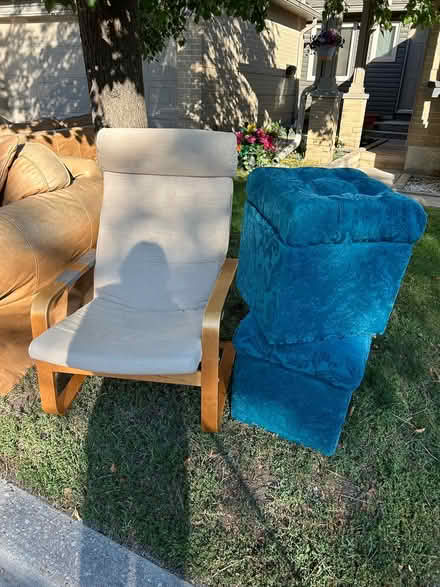 Photo of free Furniture - curb alert (L5L 5P5) #2