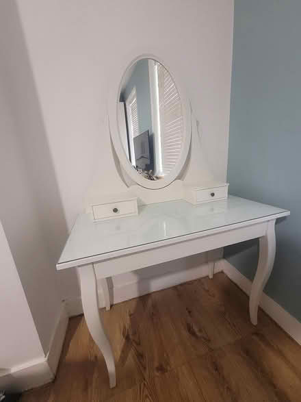 Photo of free Dressing table with mirror (tottenham N18) #1