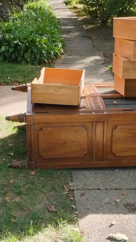 Photo of free 5 drawer dresser (Forest hills, Queens) #1