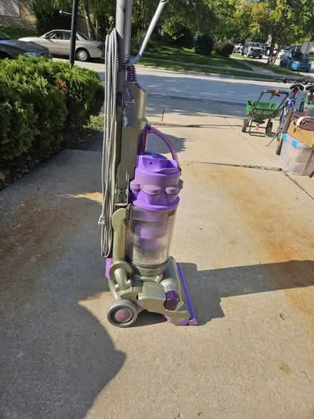 Photo of free Dyson vacuum (171st & Central Tinley Park) #3