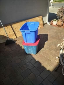 Photo of free two storage containers, one with lid and one without #1