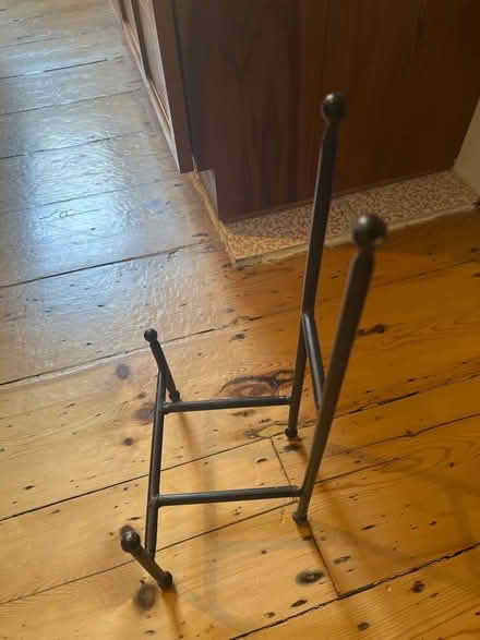 Photo of free Metal easel stand (Jericho OX1) #2