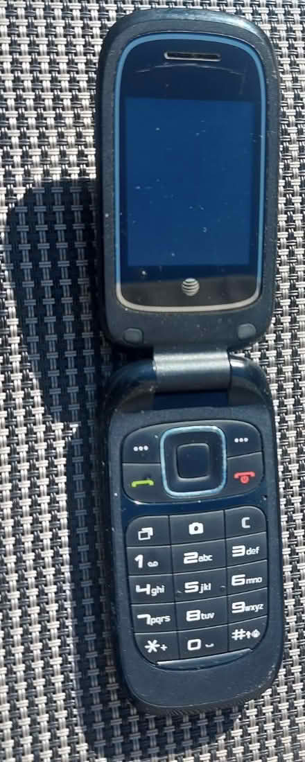 Photo of free AT&T ZTE Z223 flip phone (Broadview and Gerrard) #3