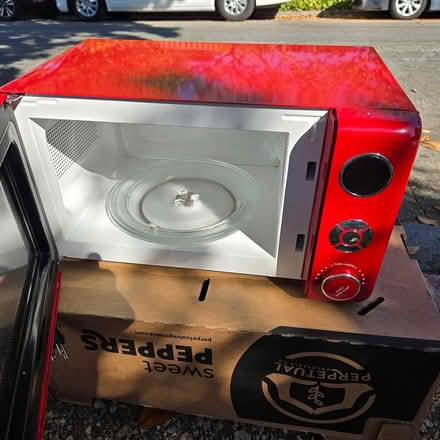 Photo of free Microwave Oven (Chiquita Av MtnVw) #3
