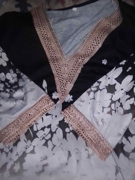 Photo of free Blk/White V-Neck T-Shirt 10031 (Hamilton Heights 10031) #2