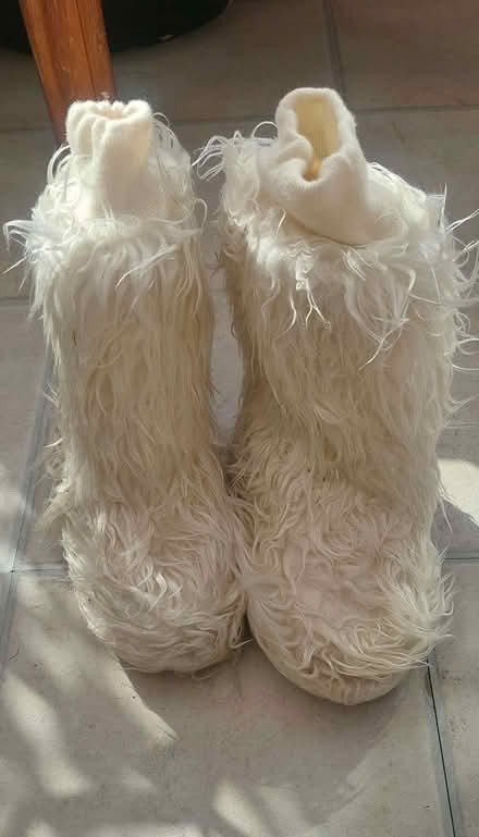 Photo of free Furry moon boots size 6 (Ham TW10) #1