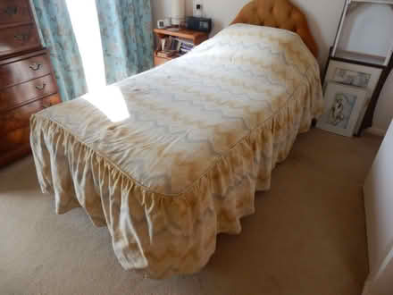 Photo of free Yellow single bedspread (Ratley OX15) #1