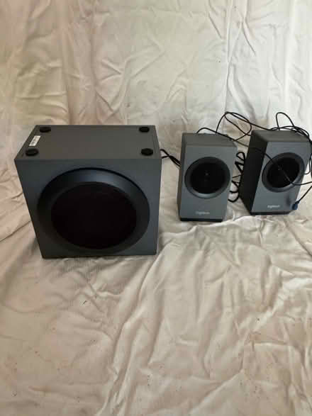 Photo of free Desktop speakers (In Reston off of Lawyers Road) #1