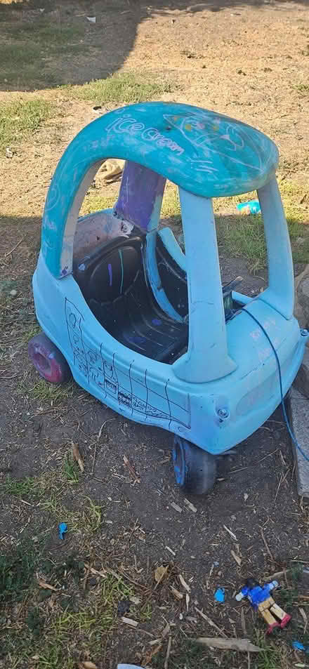 Photo of free Little Tikes Car (Vista) #1