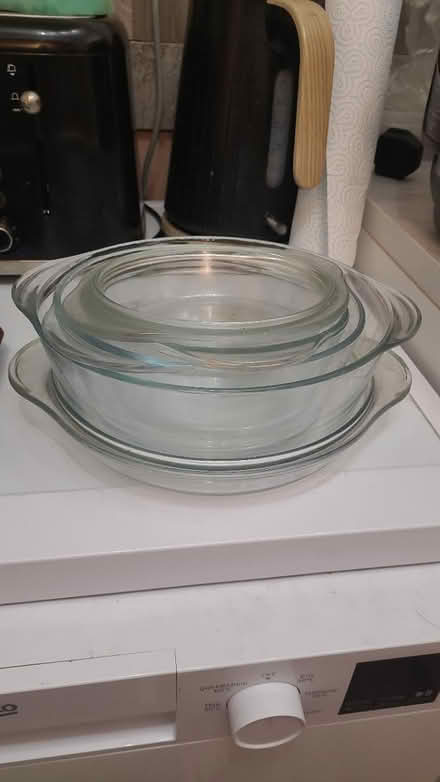Photo of free 3 pyrex dishes with lids (Aylestone LE2) #1