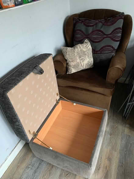 Photo of free chair & 2 ottomans (Stratford-upon-Avon CV37) #2