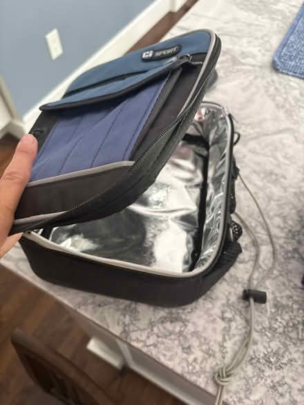 Photo of free Lunch boxes and bag (Wayland (near Claypit Hill)) #3