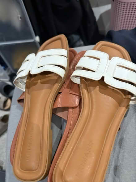 Photo of free White slippers (Bd1) #1