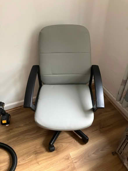 Photo of free Grey desk chair (Oxford OX3) #1