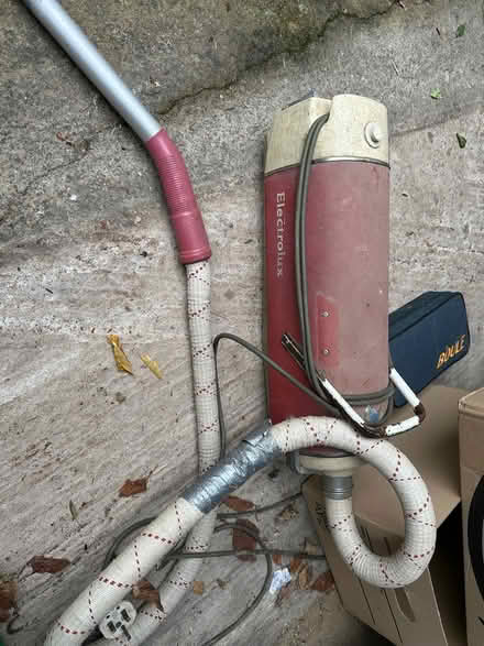 Photo of free Working Vintage Electrolux Vacuum Cleaner. Needs TLC! (Storridge WR13) #2