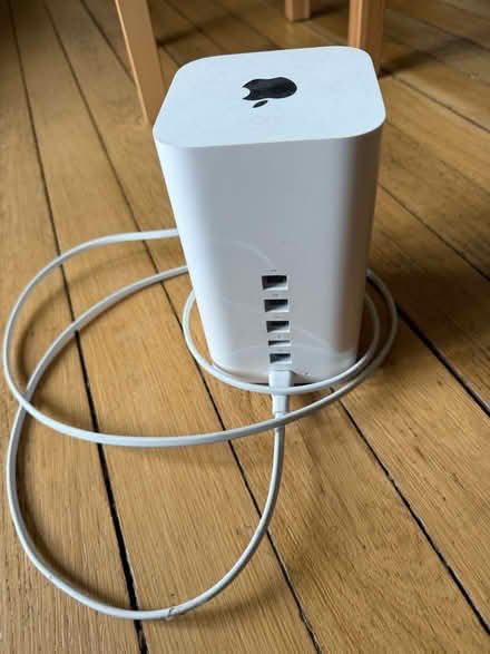 Photo of free Apple Airport (Extreme, I think) (Gerrards Cross SL9) #2