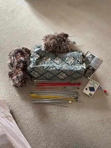 Photo of free Knitting bag, variety of needles (Newbury - RG14) #1