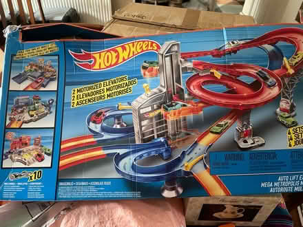 Photo of free 'Hotwheels' set (West End Village SO30) #1