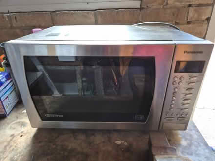 Photo of free Panasonic Microwave, doesn't work (DE72 3BG) #1