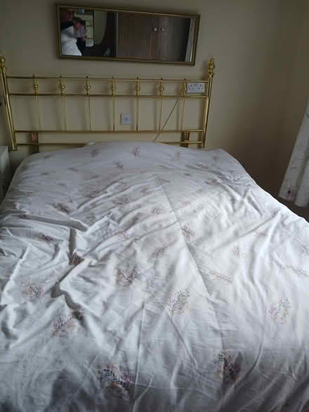 Photo of free King-size bed (LU1. Caddington) #1